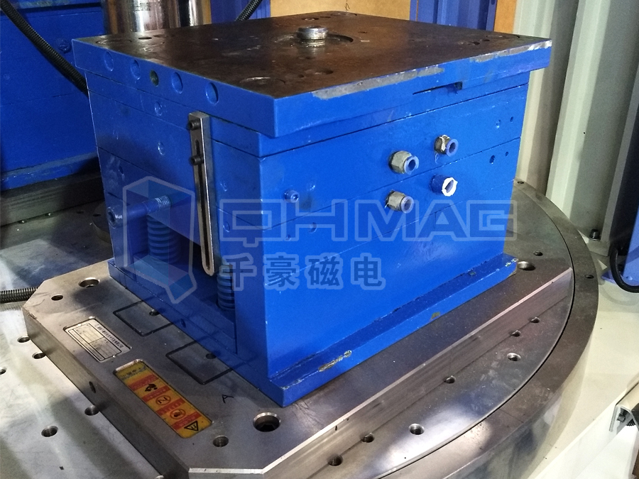 立式注塑機快速換模系統千豪磁電