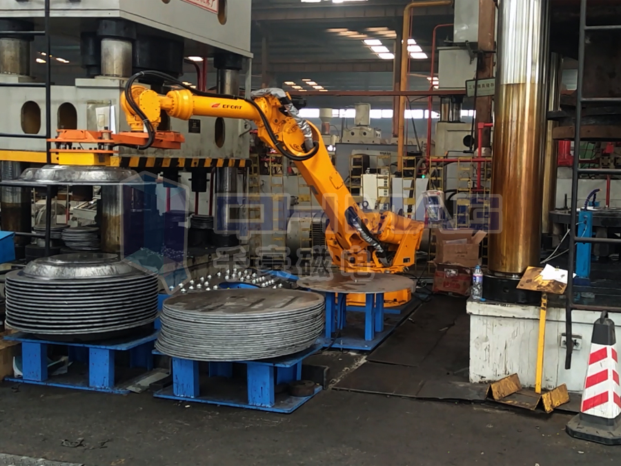 湖南千豪機器人自動化電永磁吸盤吸附汽車輪轂工裝現(xiàn)場視頻 湖南千豪機器人自動化電永磁吸盤吸附汽車輪轂工裝現(xiàn)場視頻