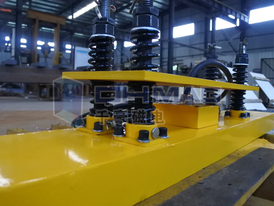 高清實拍圖展示碼垛機器人中的電永磁鐵 高清實拍圖展示碼垛機器人中的電永磁鐵