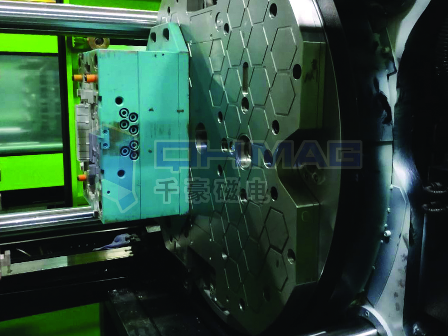 快速換模系統案例—雙色注塑機磁力換模 快速換模系統案例—雙色注塑機磁力換模