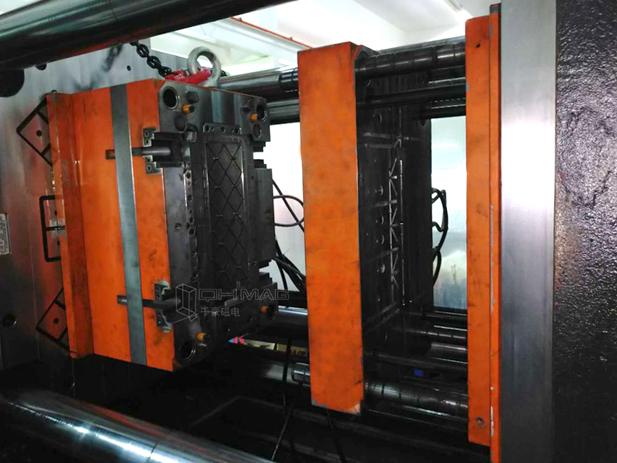 海天380T注塑機磁力模板快速換模系統