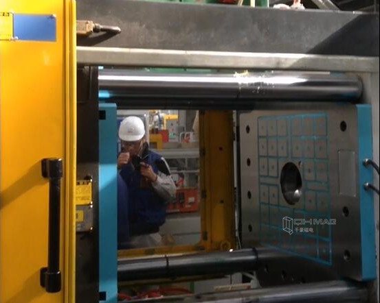 （視頻）注塑機快速換模——磁力模板工作現(xiàn)場
