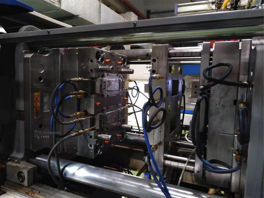 日鋼180T注塑機磁力模板