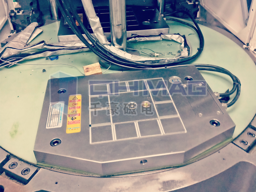 立式注塑機(jī)磁力模板