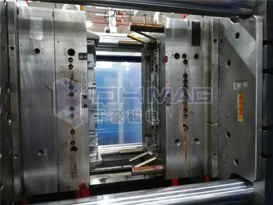 注塑機(jī)換模