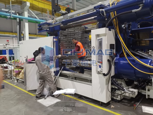 千豪注塑機快速換模系統磁力模板應用于汽車行業