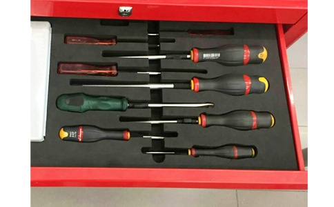 對(duì)于金屬環(huán)境的應(yīng)用，我們?cè)撛趺丛O(shè)計(jì)電子標(biāo)簽和閱讀器天線