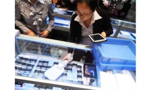 RFID超高頻盤點儀應用于智慧門店珠寶管理